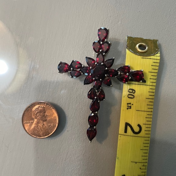 925 sterling silver/Garnet Cross Pendant - Picture 6 of 6